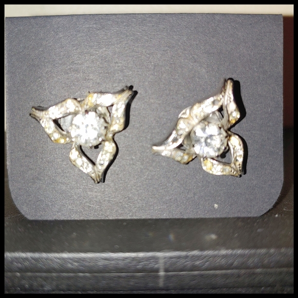 Vintage Triangular Petal Rhinestone Earrings - Picture 2 of 3